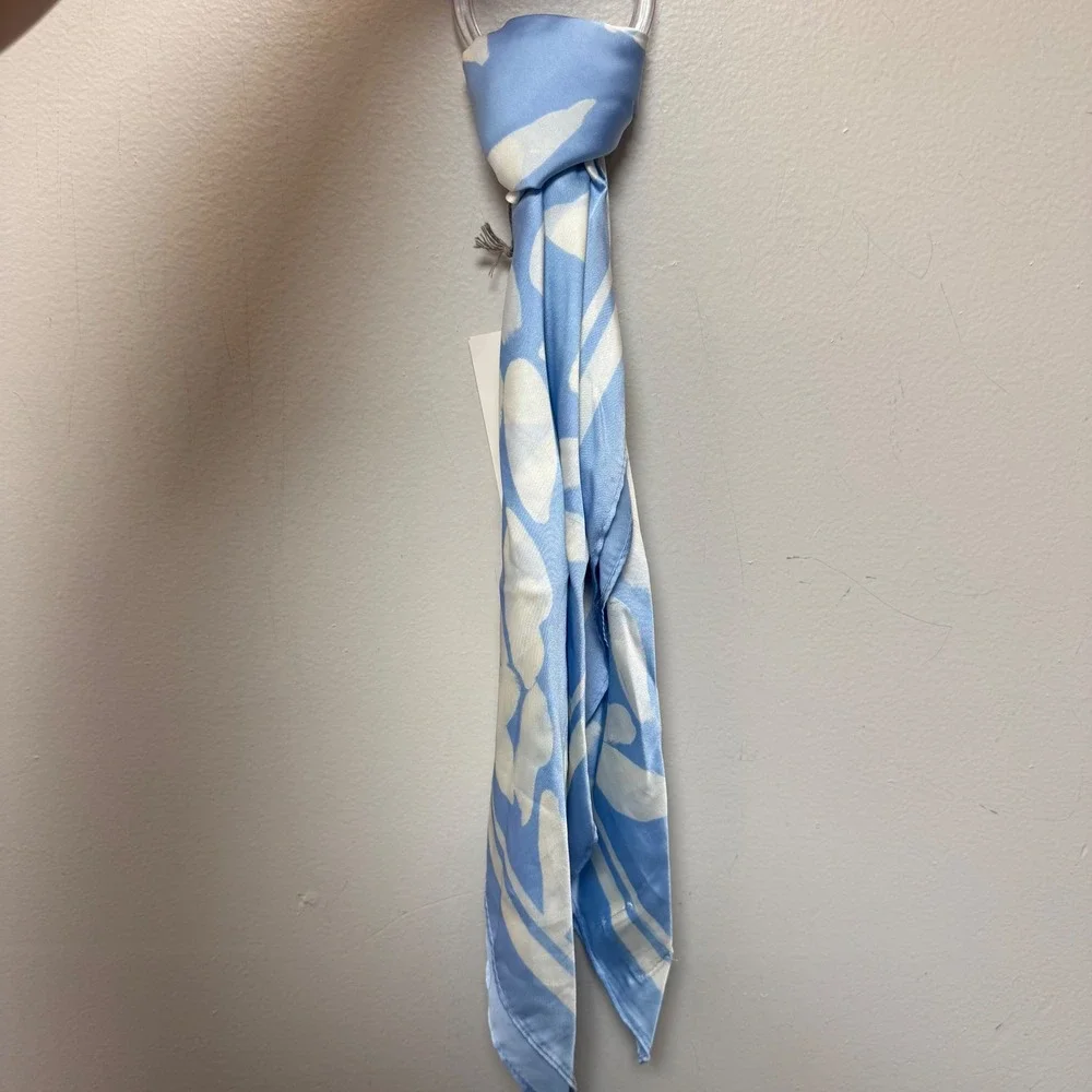 A New Day Scarf Womens OS Blue White NWT Floral Recycled Polyester Lightweight